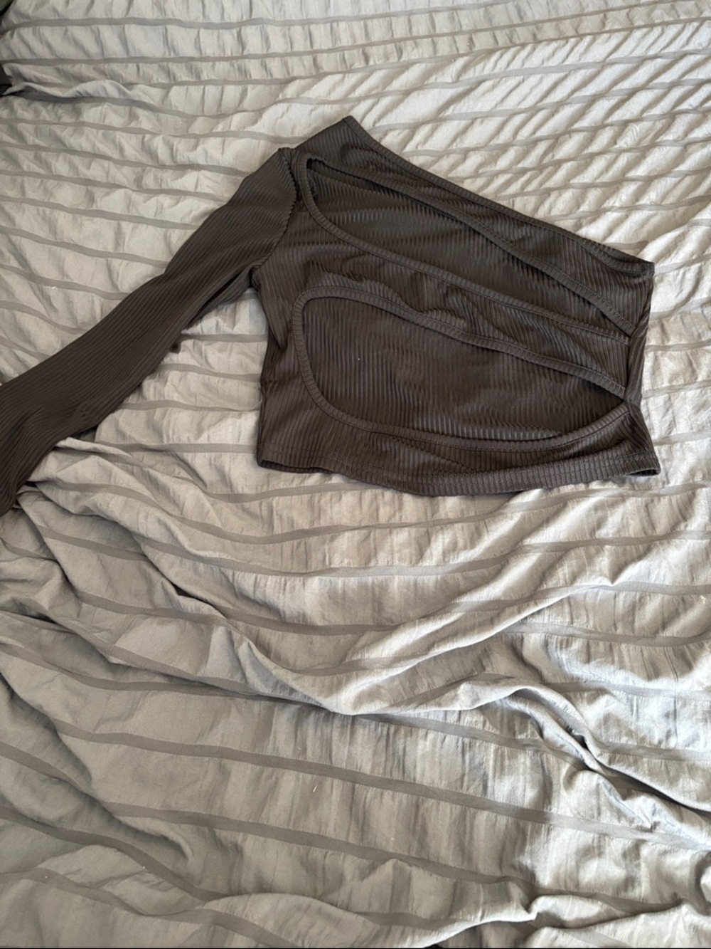 One-Shoulder Ribbed Long Sleeve Top — backless - Picture 2 of 2